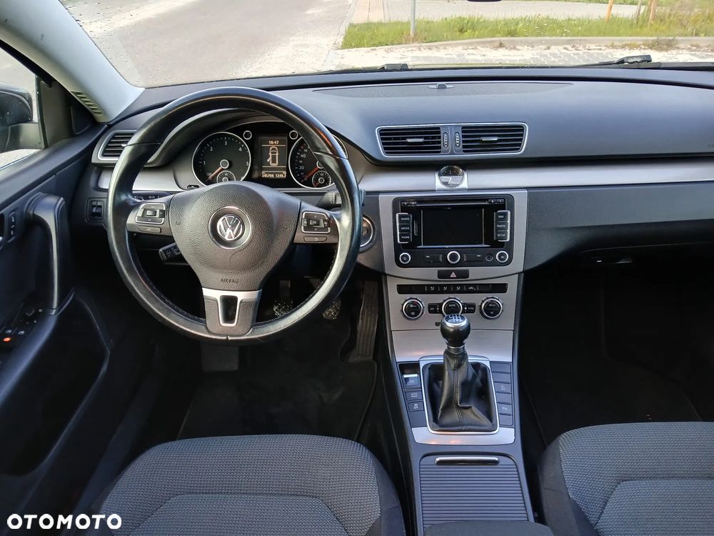 Volkswagen Passat 1.6 TDI Comfortline - 8