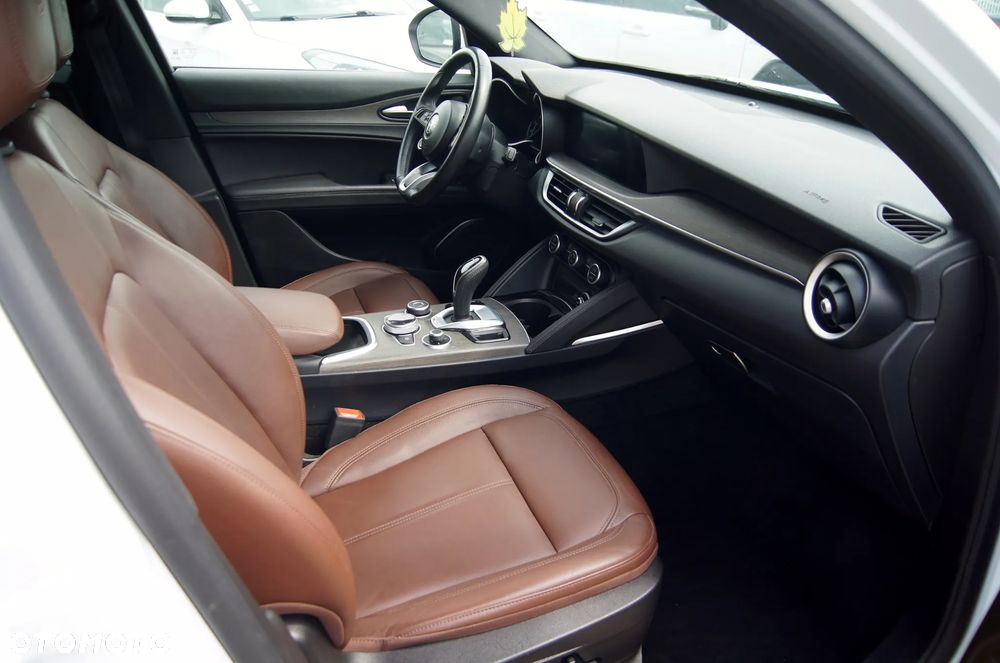 Alfa Romeo Stelvio 2.0 Turbo 16V AT8-Q4 Ti - 16