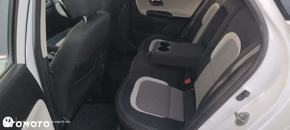 Kia Ceed - 12