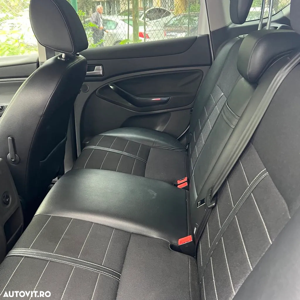 Ford Kuga 2.0 TDCi 4WD Titanium - 4