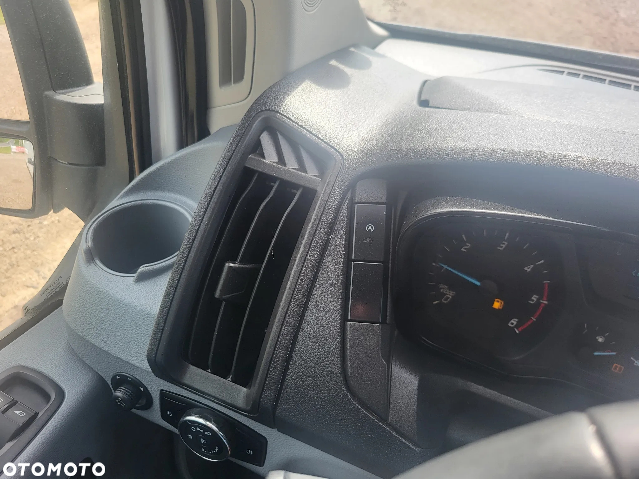 Ford Transit - 25