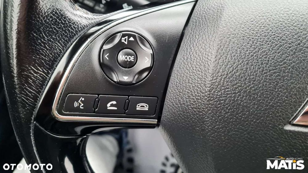 Mitsubishi Outlander - 40