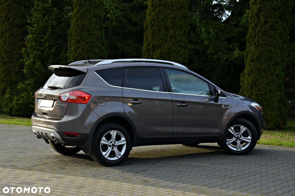 Ford Kuga 2.0 TDCi 2x4 Titanium - 24