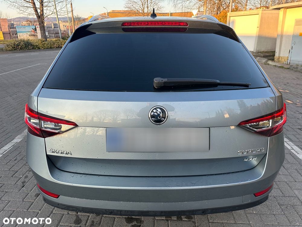 Skoda Superb 2.0 TDI 4x4 Style DSG - 6