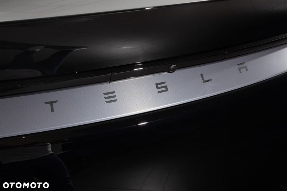 Tesla Model Y Long Range Dual Motor AWD - 12