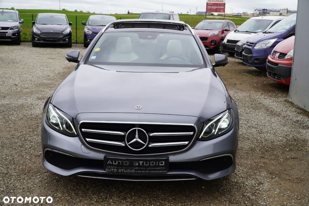 Mercedes-Benz Klasa E 220 d 4Matic 9G-TRONIC Exclusive - 32