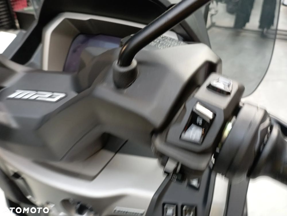 Piaggio MP-3 - 11