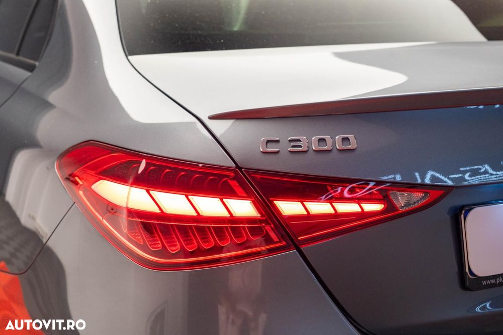 Mercedes-Benz C - 12