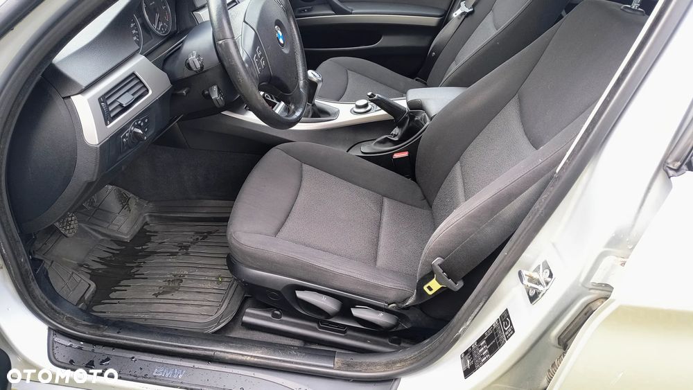 BMW Seria 3 318i - 11