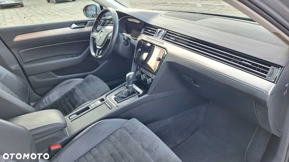 Volkswagen Passat - 12