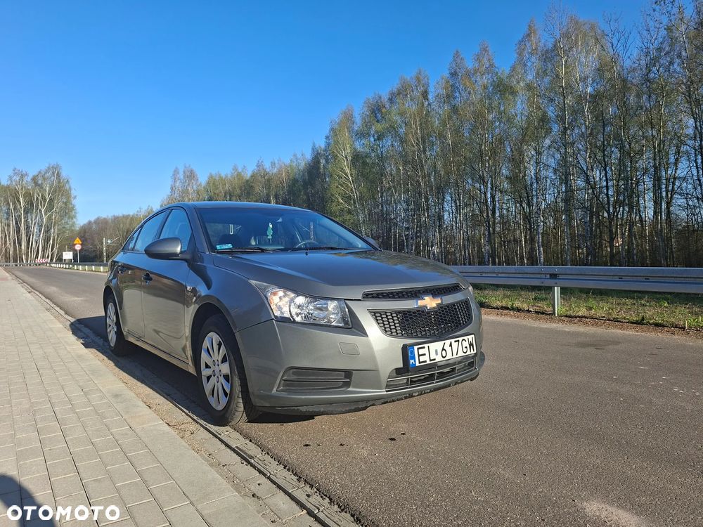 Chevrolet Cruze 1.6 Base - 2