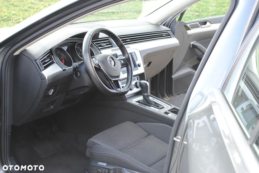 Volkswagen Passat - 8