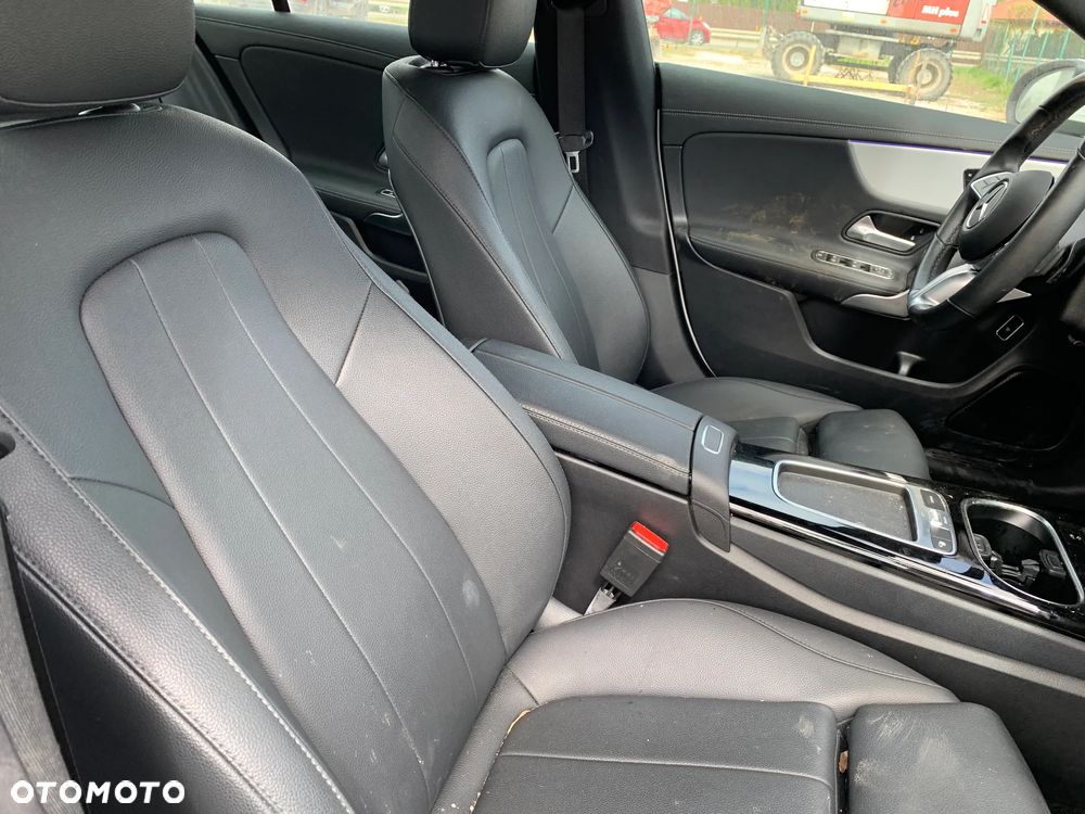 Mercedes-Benz CLA 250 4Matic 7G-DCT - 19