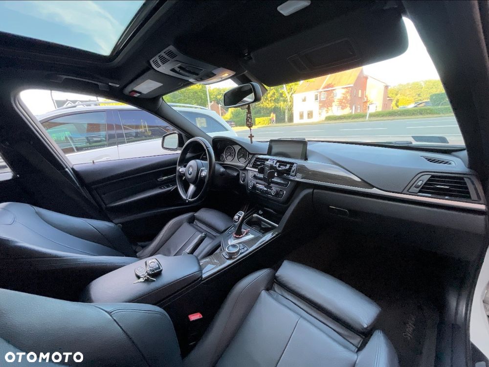 BMW Seria 3 335i xDrive Sport Line - 25
