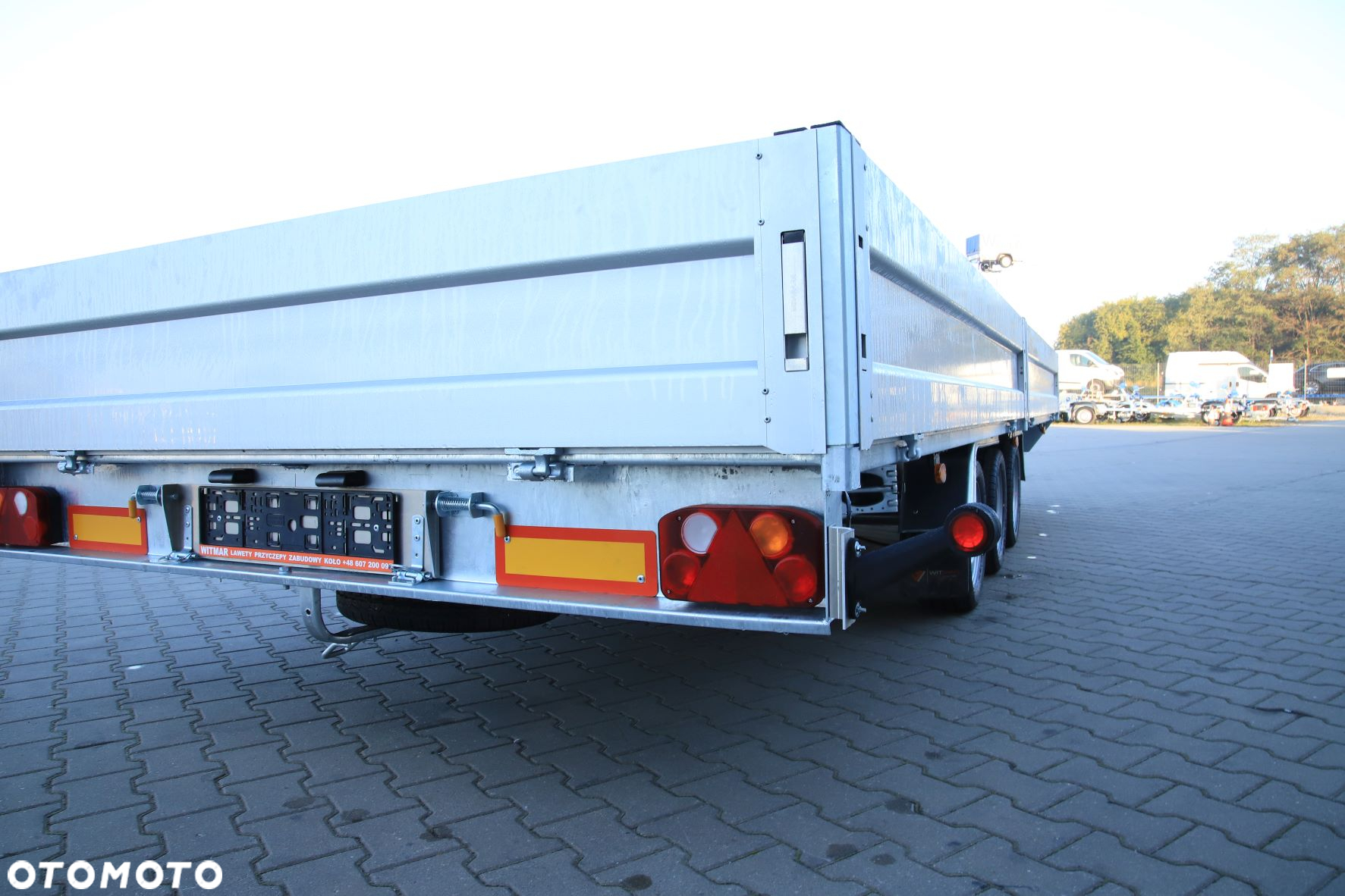Niewiadów Boss 5.5 x 2.1 burty aluminiowe 3 osie po 1350kg koła 195R13C - 8