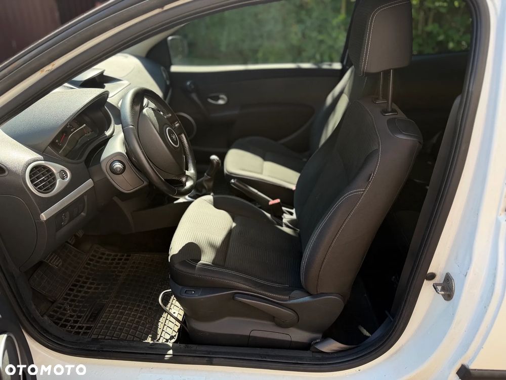 Renault Clio 1.5 dCi 90 FAP Dynamique - 10