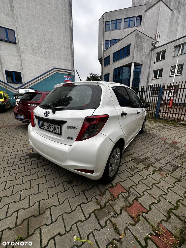 Toyota Yaris Hybrid 100 Premium - 4