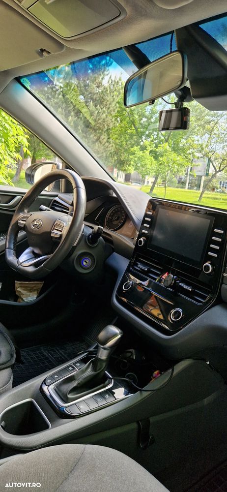 Hyundai IONIQ - 7