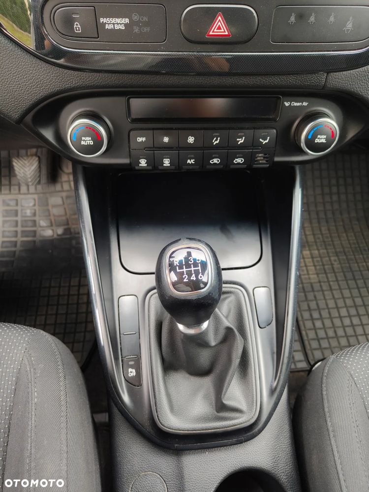 Kia Carens 1.6 GDI L - 19