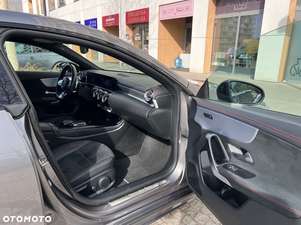 Mercedes-Benz CLA 250 4-Matic AMG Line 7G-DCT - 24