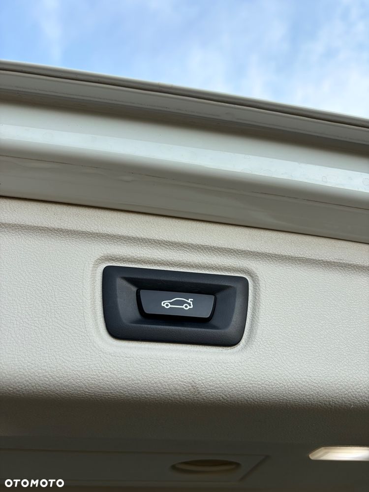 BMW Seria 3 318i Sport Line - 31