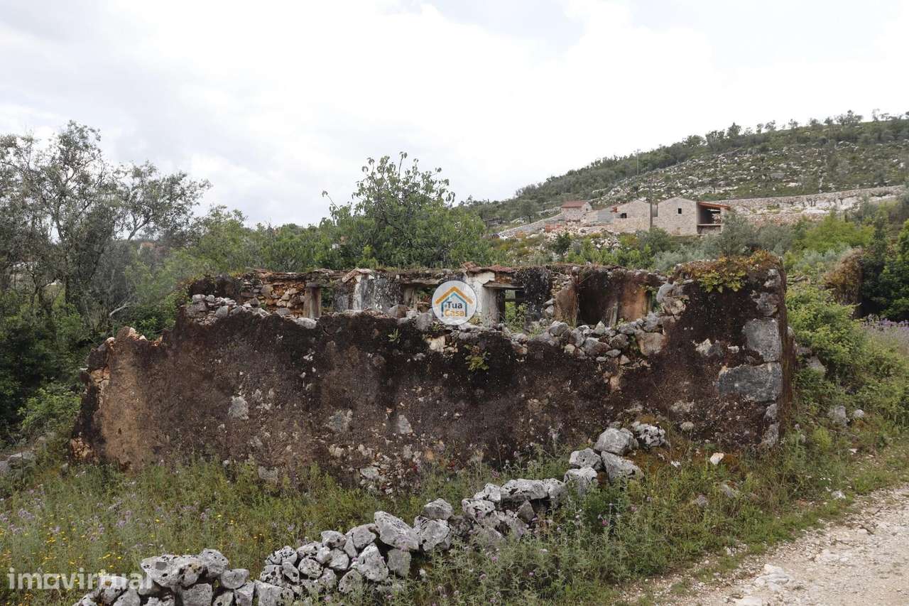 Venda moradia e palheiro em ruina - Grande imagem: 4/7