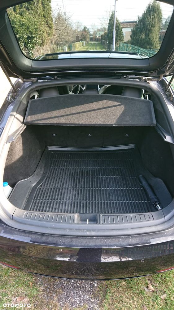Tesla Model S - 6