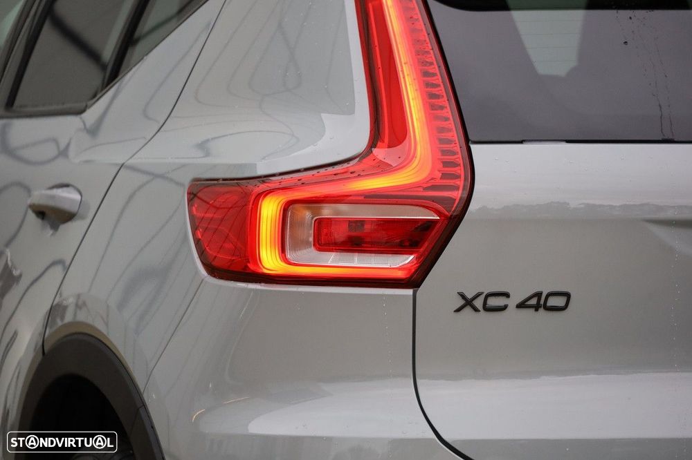 Volvo XC 40 2.0 B3 Black Edition - 20