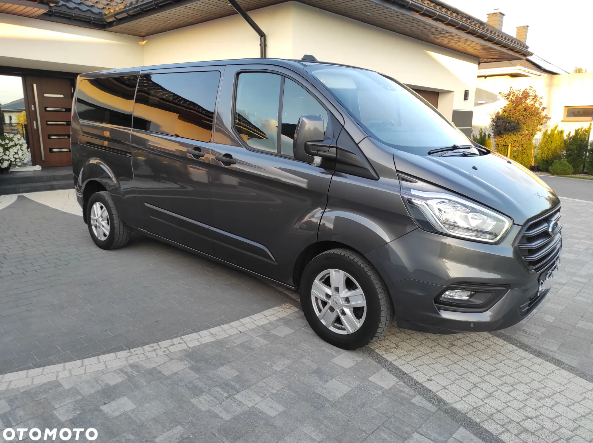 Ford Tourneo Custom - 3