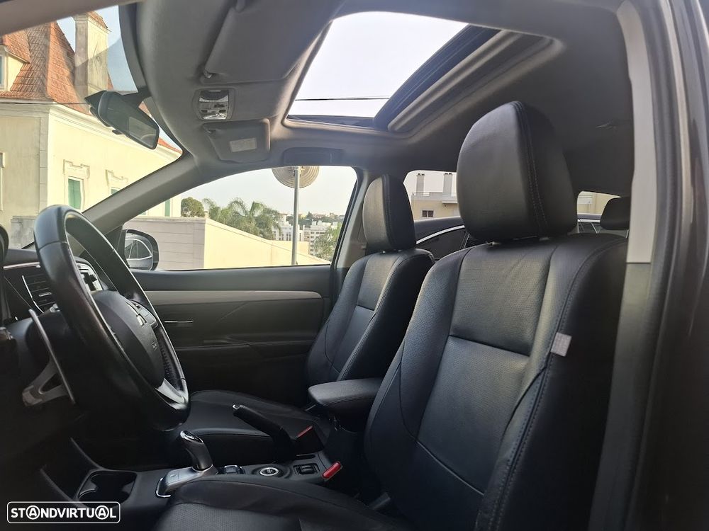 Mitsubishi Outlander - 30