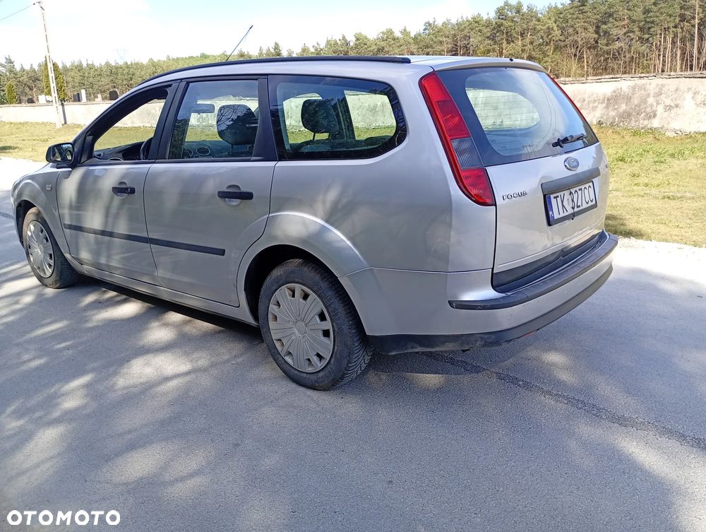 Ford Focus 2.0 Ghia - 13