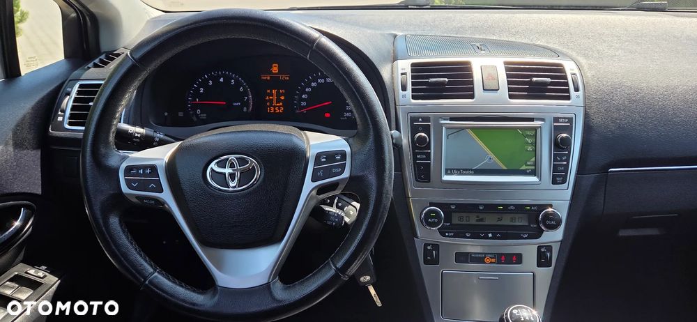 Toyota Avensis 1.8 Premium - 12