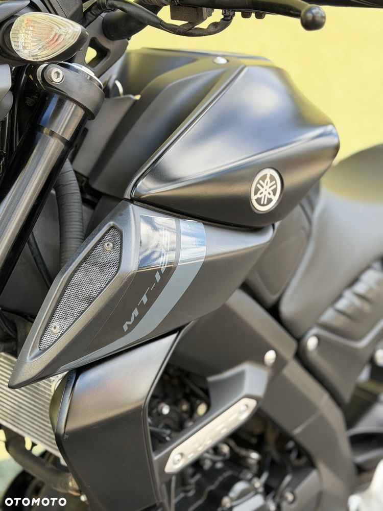 Yamaha MT - 28