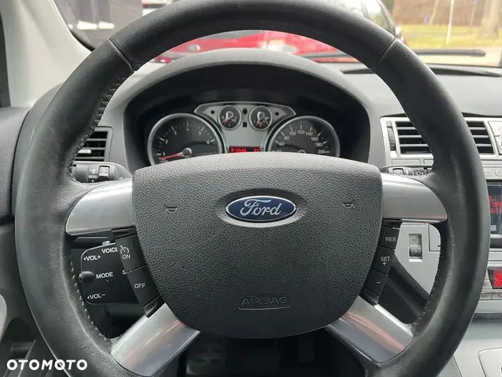 Ford Kuga 2.5 4x4 Titanium - 9
