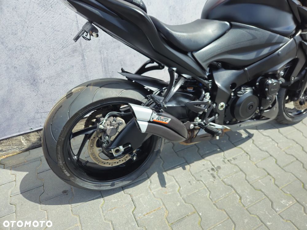 Suzuki GSX - 22
