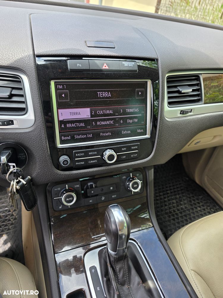 Volkswagen Touareg - 2
