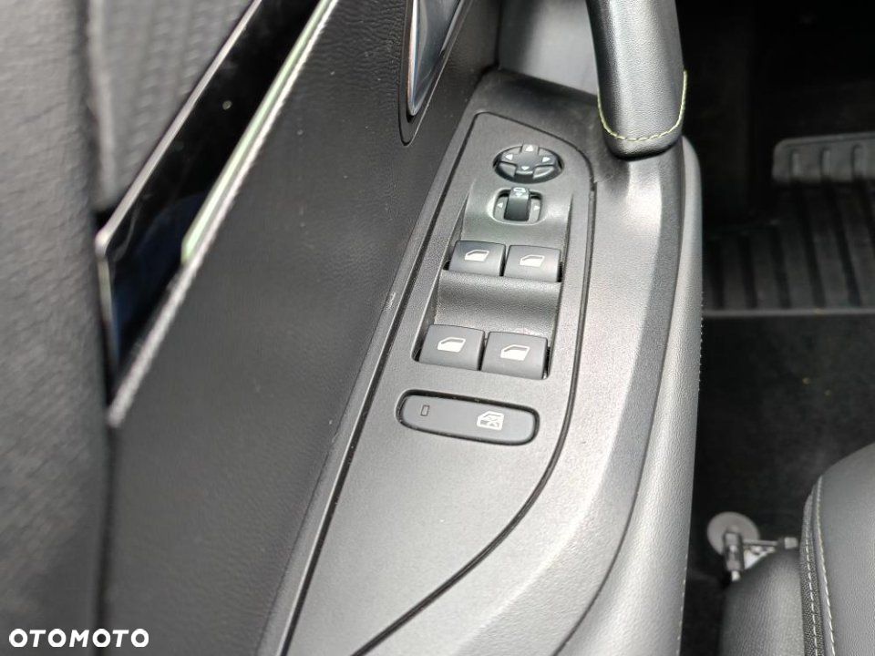 Peugeot 2008 - 11