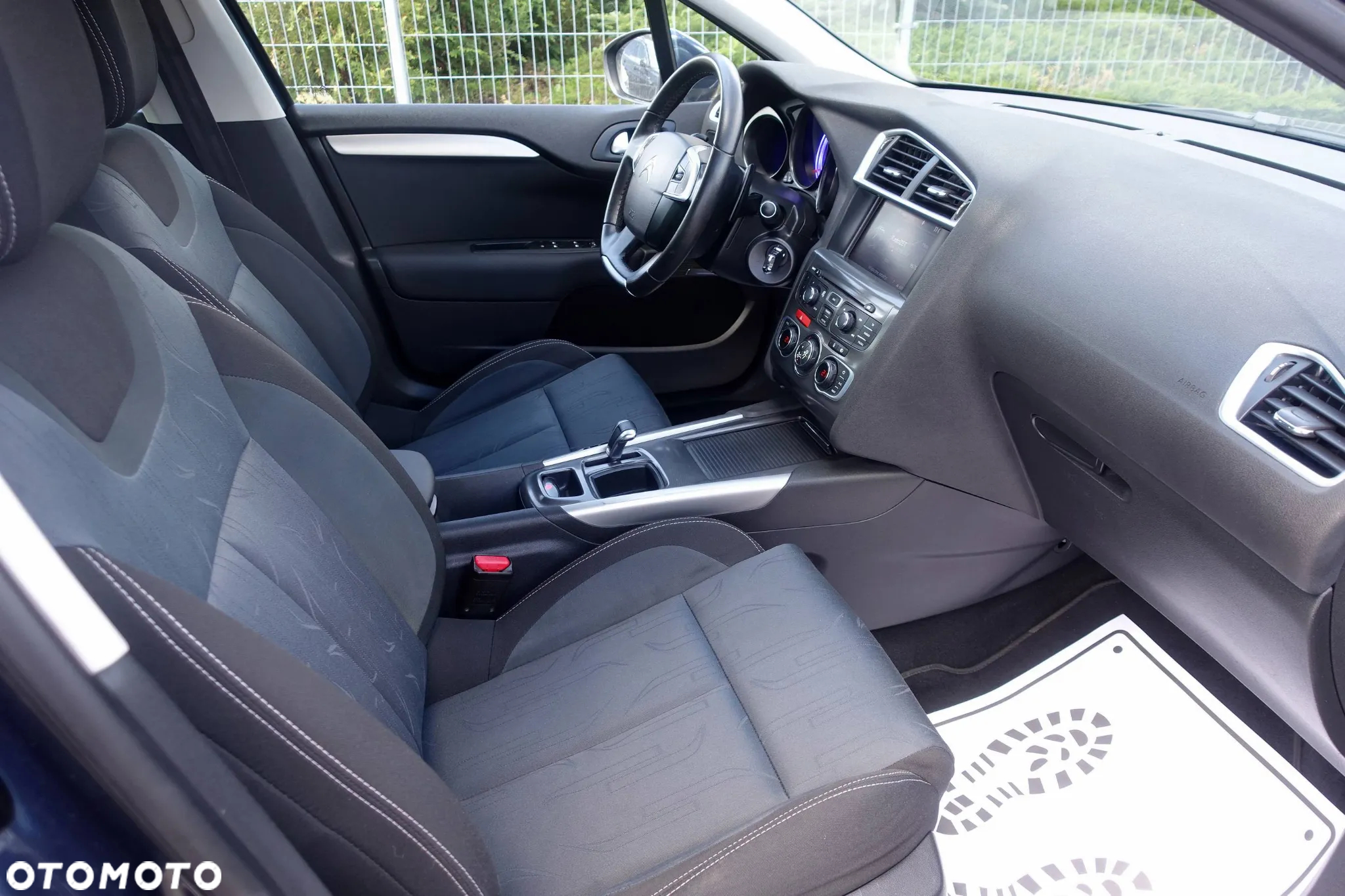 Citroën C4 e-HDi 115 ETG6 Selection - 11