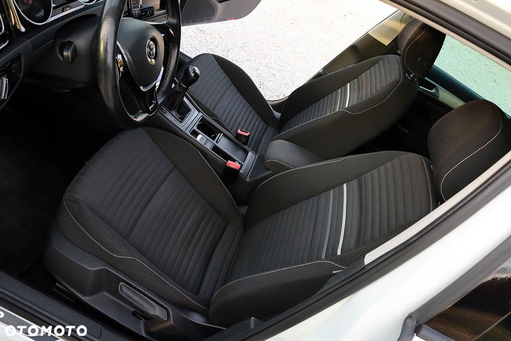 Volkswagen Golf - 25