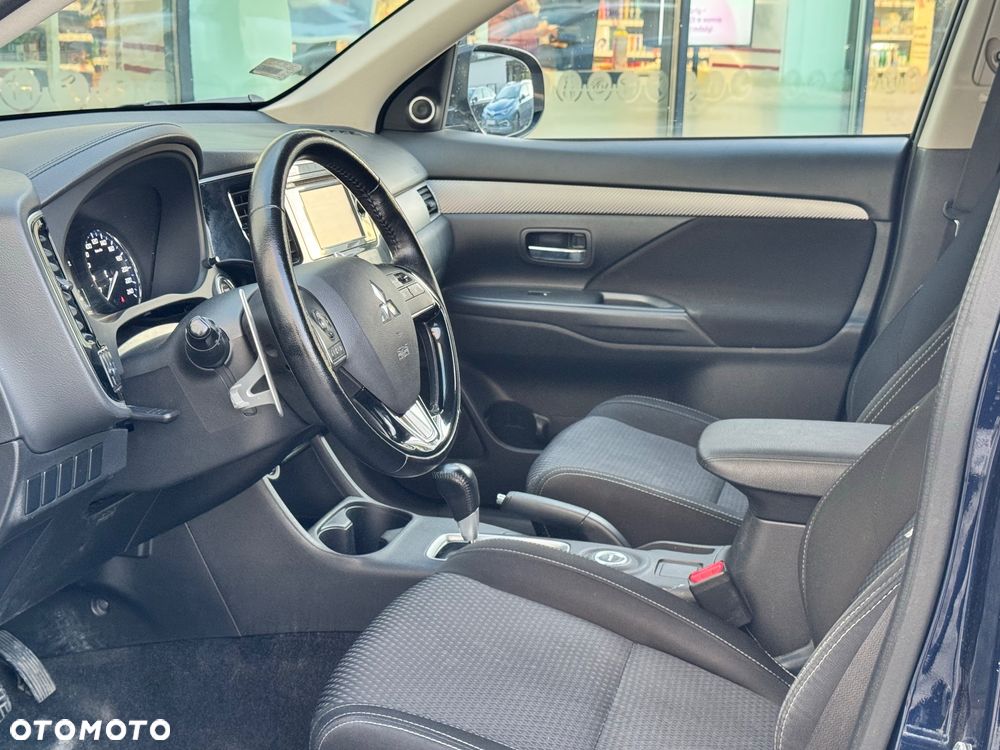Mitsubishi Outlander 2.2 DI-D Intense + SDA 4WD - 25