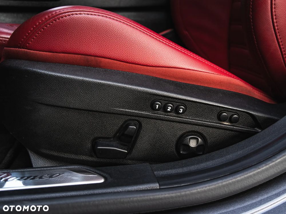 Alfa Romeo Giulia 2.0 Turbo Veloce - 13