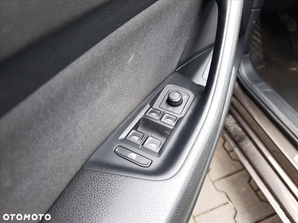 Volkswagen Passat - 19