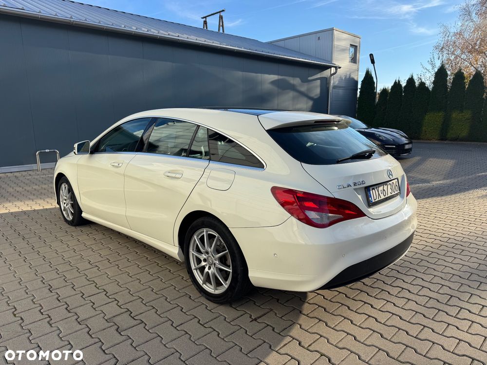 Mercedes-Benz CLA Shooting Brake 200 AMG Line - 8