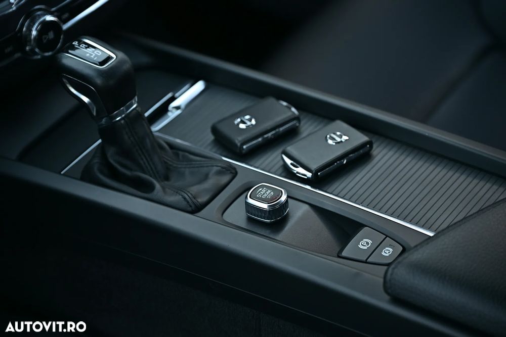 Volvo XC 60 D5 AWD Geartronic Momentum - 38