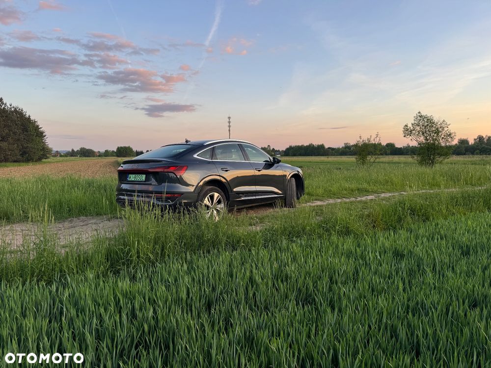 Audi Q8 Sportback e-tron - 4