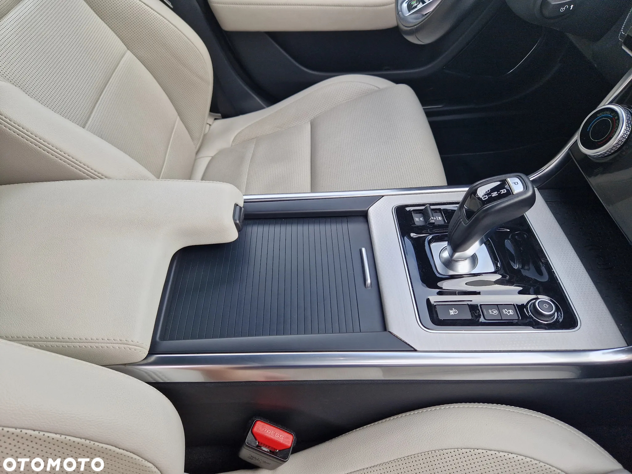 Jaguar XE 2.0 P300 AWD R-Dynamic Black - 16