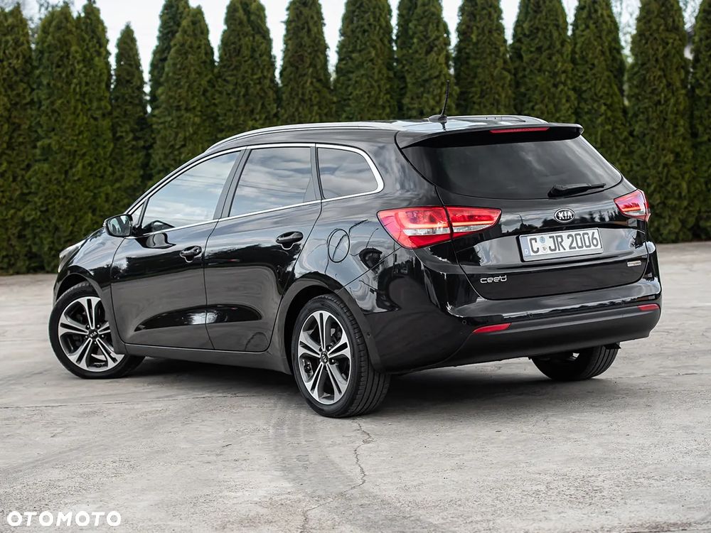 Kia Ceed 1.6 CRDi 136 ISG UEFA EURO 2016 - 9