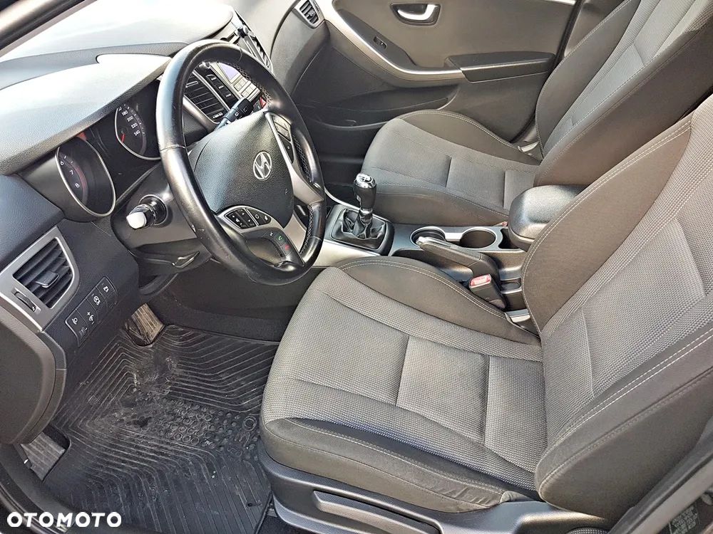 Hyundai i30 i30cw 1.6 Trend - 13