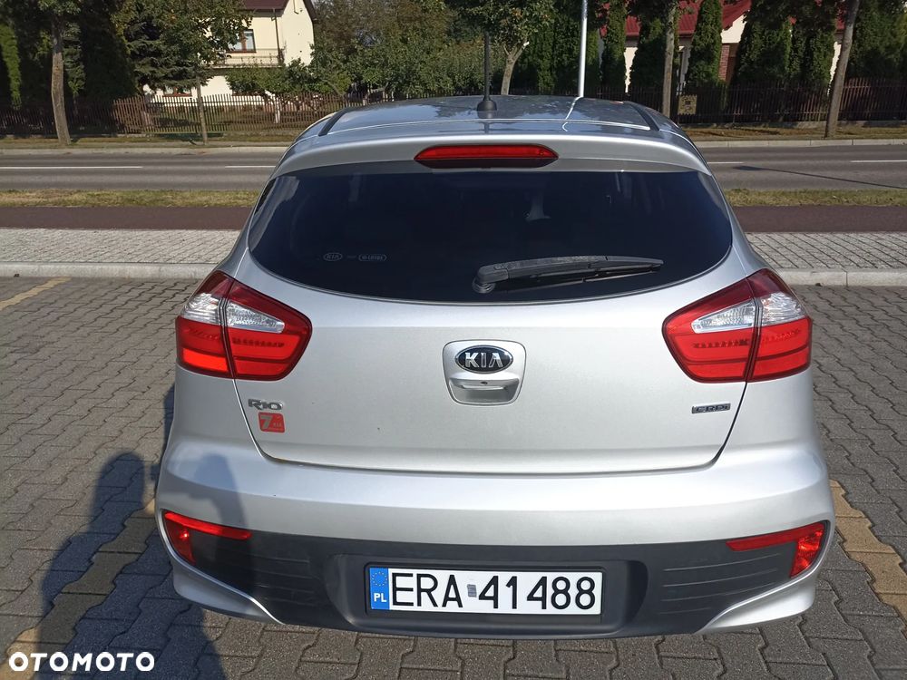 Kia Rio 1.4 crdi XL - 4