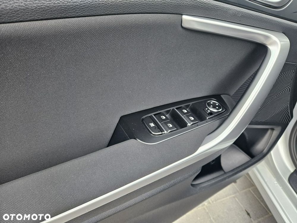Kia Ceed - 10